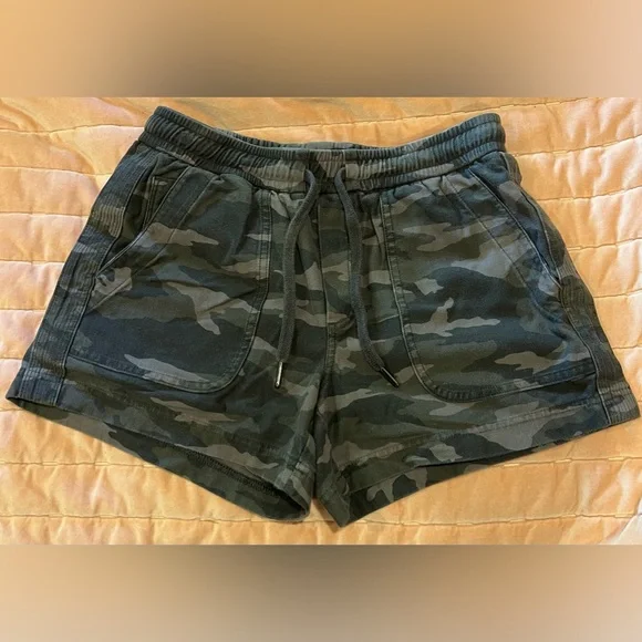 ATHLETA Farallon Short - Camo - Size 4 - Picture 1 of 1